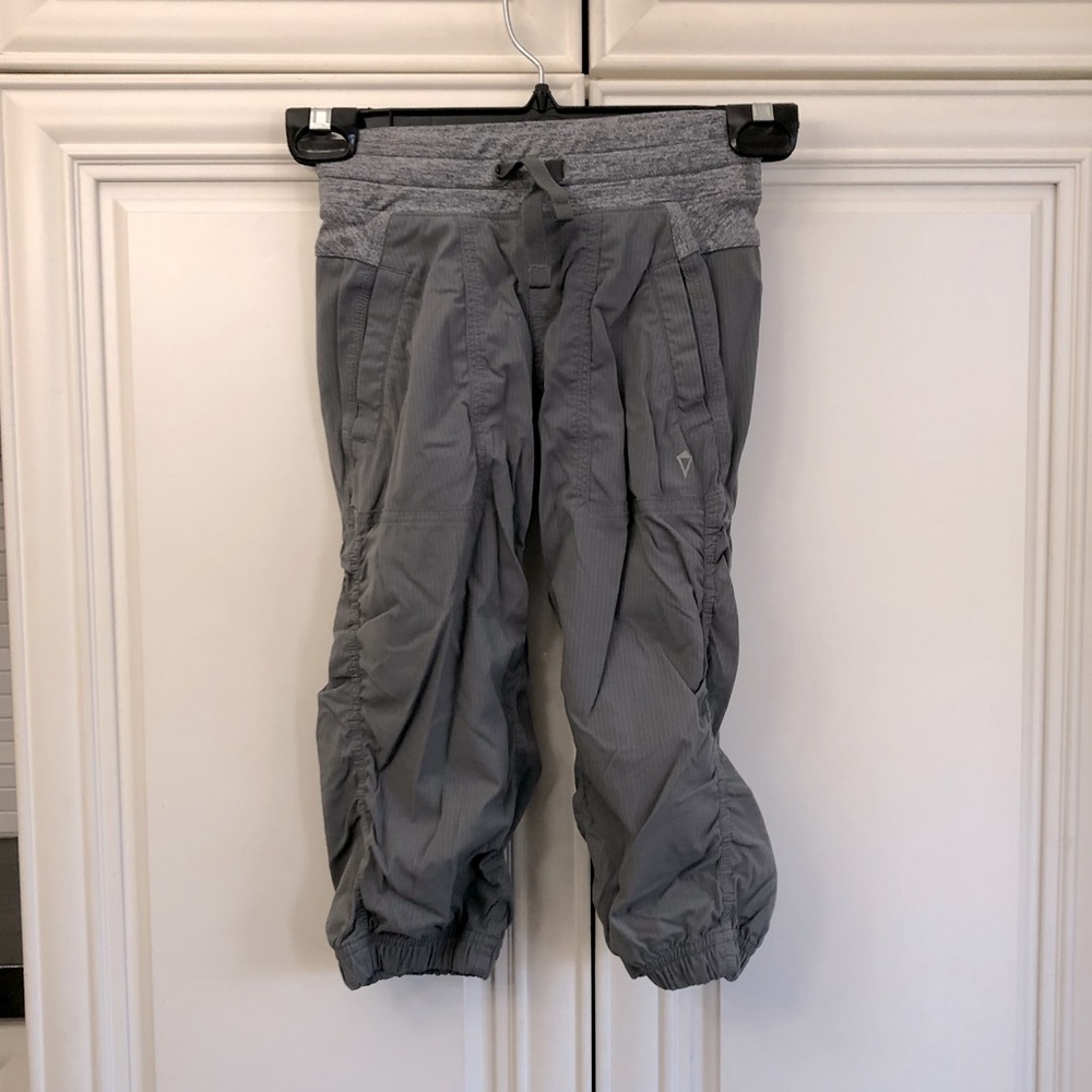 EUC Ivivva by Lululemon Live to Move crop - Picture 3 of 12